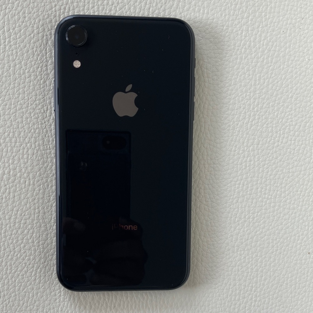 I Phone Xr - Apple Black iPhone-Style - Picture 2 of 3